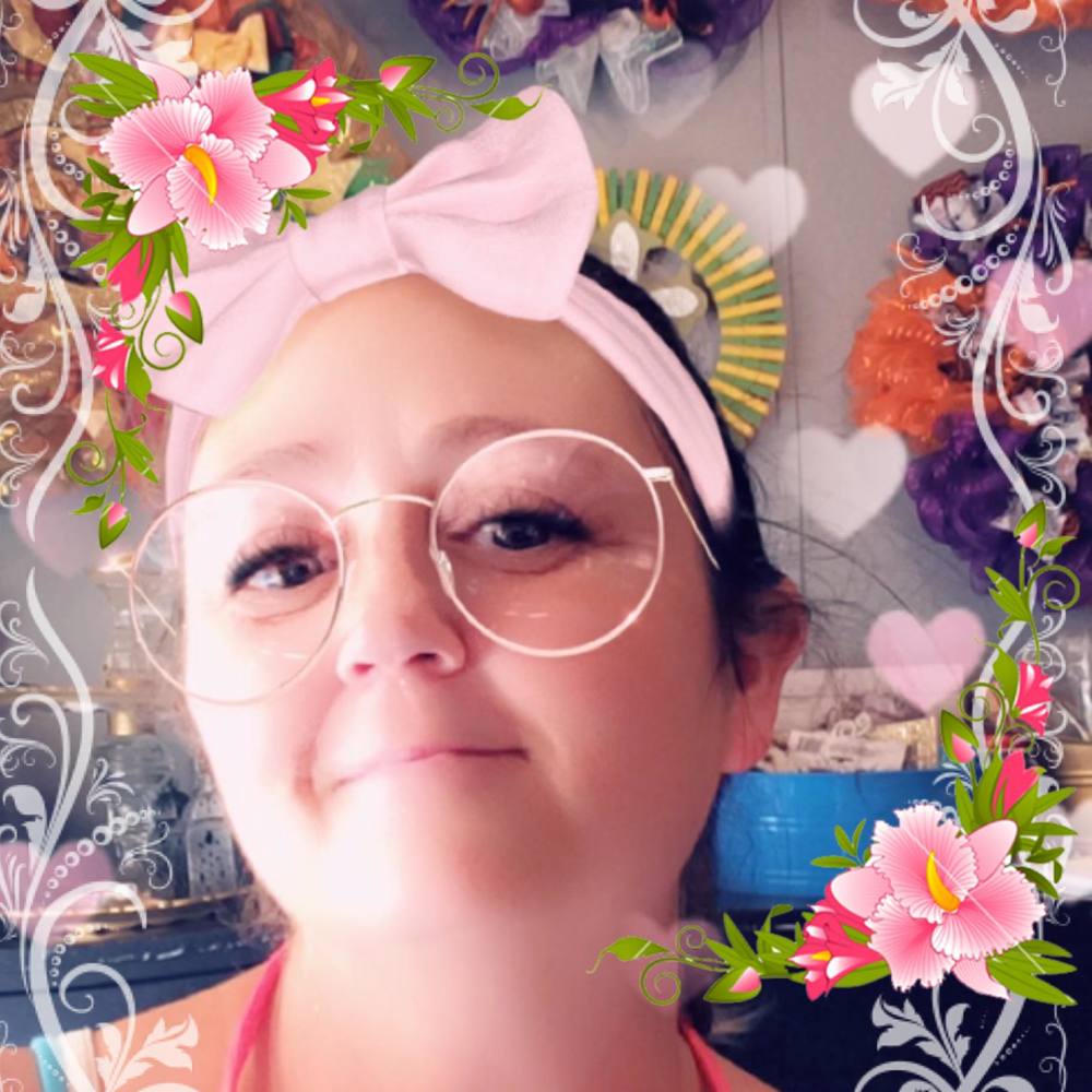 Meet your Posher, Lorraine t